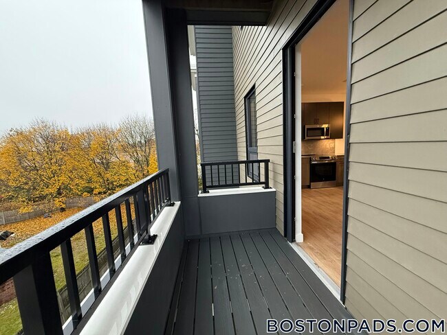 199 Gardner St in Boston, MA - Foto de edificio - Building Photo