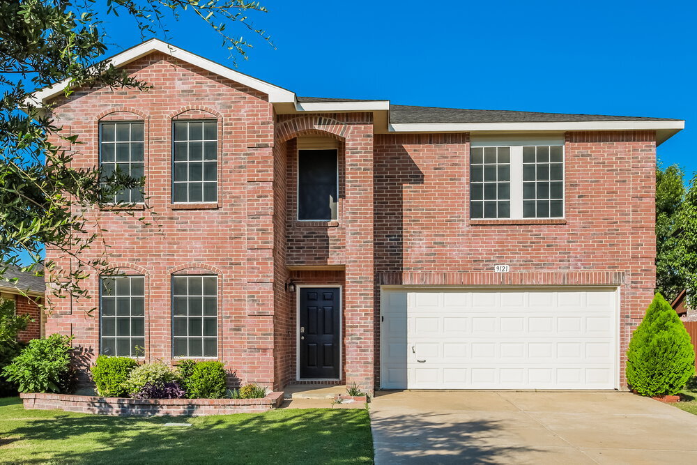 9121 Napa Valley tr in Fort Worth, TX - Foto de edificio