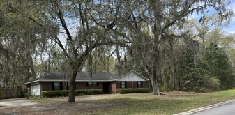 64 Island Dr in Midway, GA - Foto de edificio - Building Photo