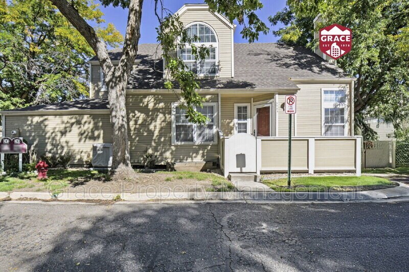 5863 W Atlantic Pl in Lakewood, CO - Building Photo