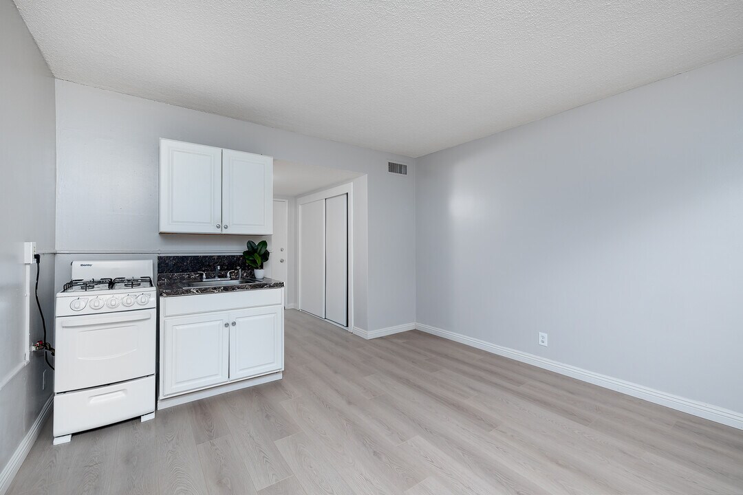 Premier Apartments in Gardena, CA - Building Photo