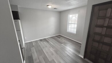 313 Titan Dr, Unit B in Lafayette, LA - Foto de edificio - Building Photo