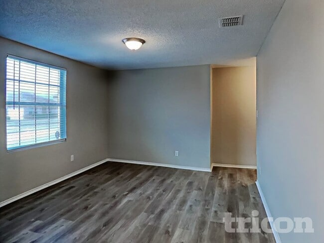 2904 Crimson Clover Dr in Lancaster, TX - Building Photo - Building Photo