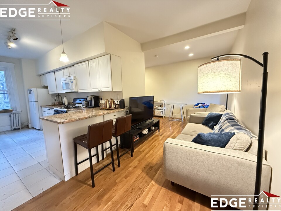 1870 Commonwealth Ave, Unit 3 in Boston, MA - Building Photo