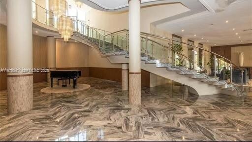 5401 Collins Ave, Unit 526 in Miami Beach, FL - Foto de edificio - Building Photo