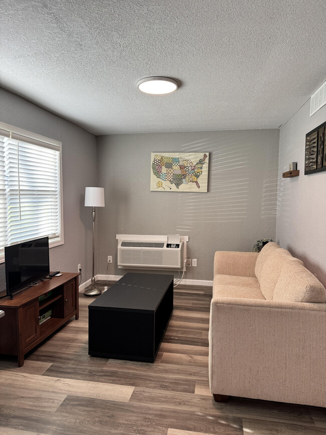 400 Walker Dr in Waterloo, IA - Building Photo - Building Photo