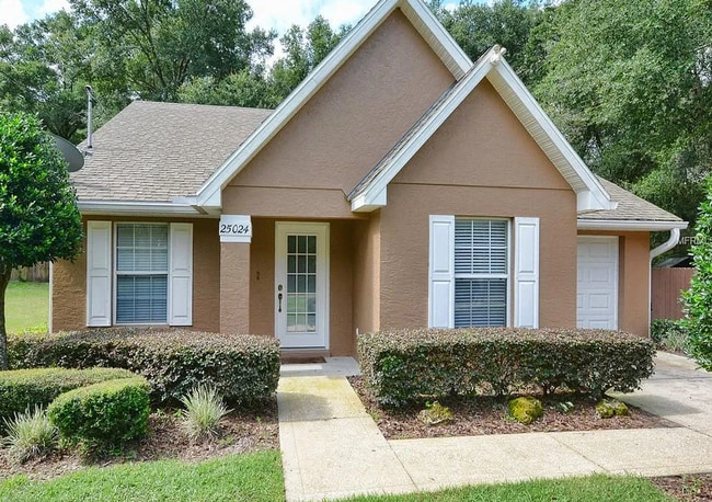 25024 Quaker Ridge Ave in Sorrento, FL - Building Photo - Building Photo