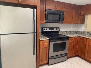 208 Palmetto Ct in Oldsmar, FL - Building Photo - Building Photo