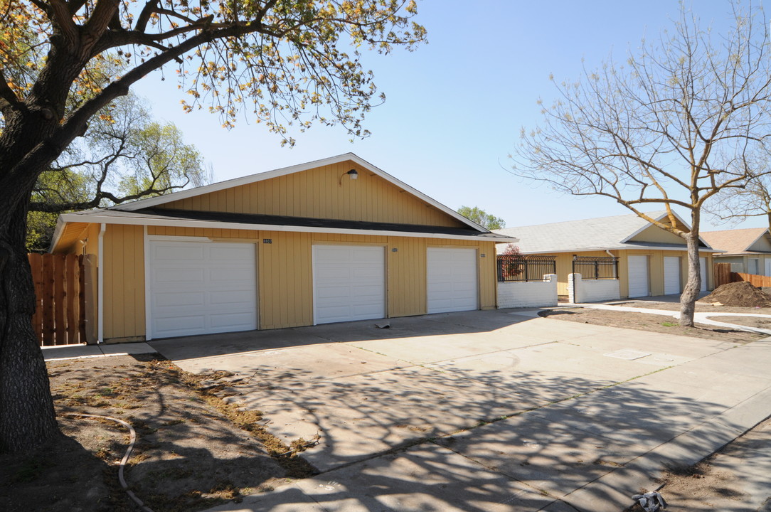 8805 Kelley Dr in Stockton, CA - Building Photo