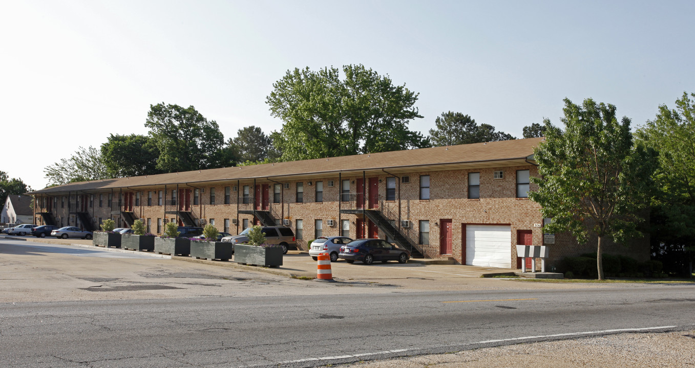 Alexis Apartments in Norfolk, VA - Building Photo