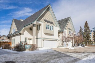 29 Varsity Estates Gdns NW in Calgary, AB - Building Photo