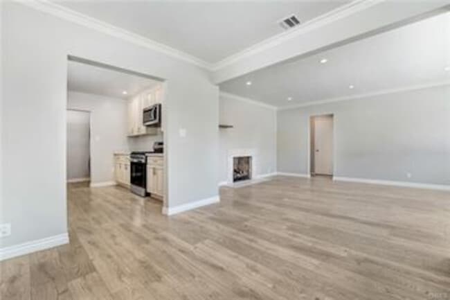 7454 Gaviota Ave in Van Nuys, CA - Foto de edificio - Building Photo