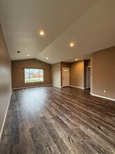 7849 Cadence Ln in White City, OR - Building Photo - Building Photo