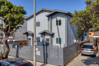 413-415 1/2 N Harvard Blvd in Los Angeles, CA - Building Photo - Building Photo