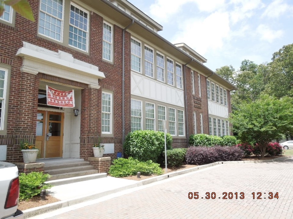 600 College St in Hapeville, GA - Building Photo