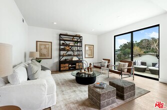 3659 1/2 Regal Pl in Los Angeles, CA - Building Photo - Building Photo