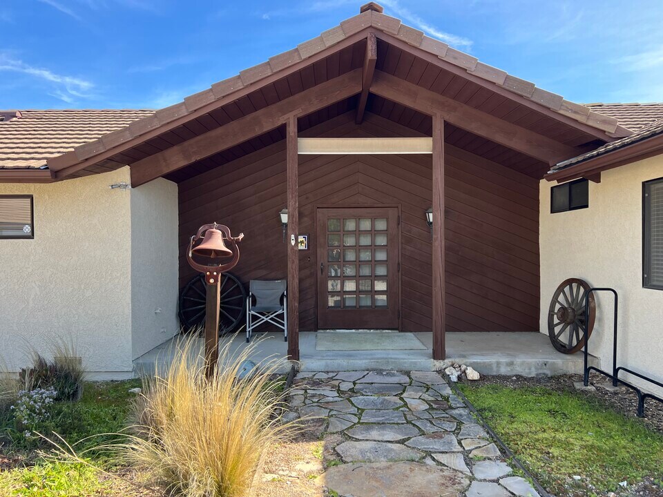 1510 Trager Canyon Rd in Paso Robles, CA - Building Photo