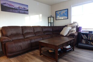 248 Zappa Pl, Unit C in Anchorage, AK - Building Photo