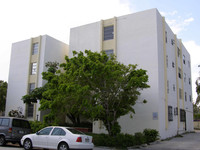 451 NE 35th St in Miami, FL - Foto de edificio - Building Photo