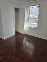 23 Cleveland Ave, Unit 2nd Floor in Bridgeport, CT - Building Photo - Building Photo