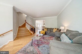 921 Harrison Cir in Alexandria, VA - Building Photo - Building Photo