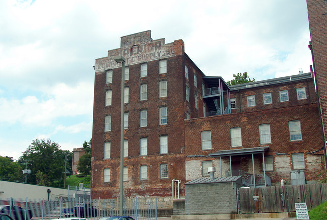 Superior Warehouse Apartments in Richmond, VA - Foto de edificio - Building Photo