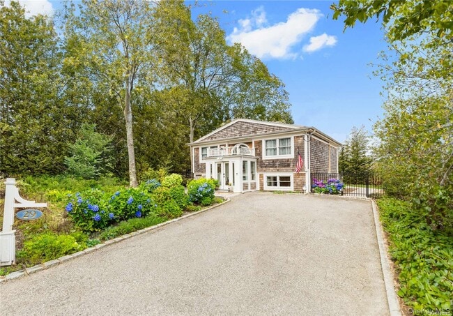 property at 29 Missapoque Ave