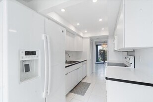 609 Bridgewood Dr in Boca Raton, FL - Building Photo