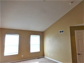 6167 Buckeye Pky in Grove City, OH - Building Photo - Building Photo