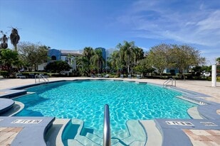 Mission Club Apartments in Orlando, FL - Building Photo