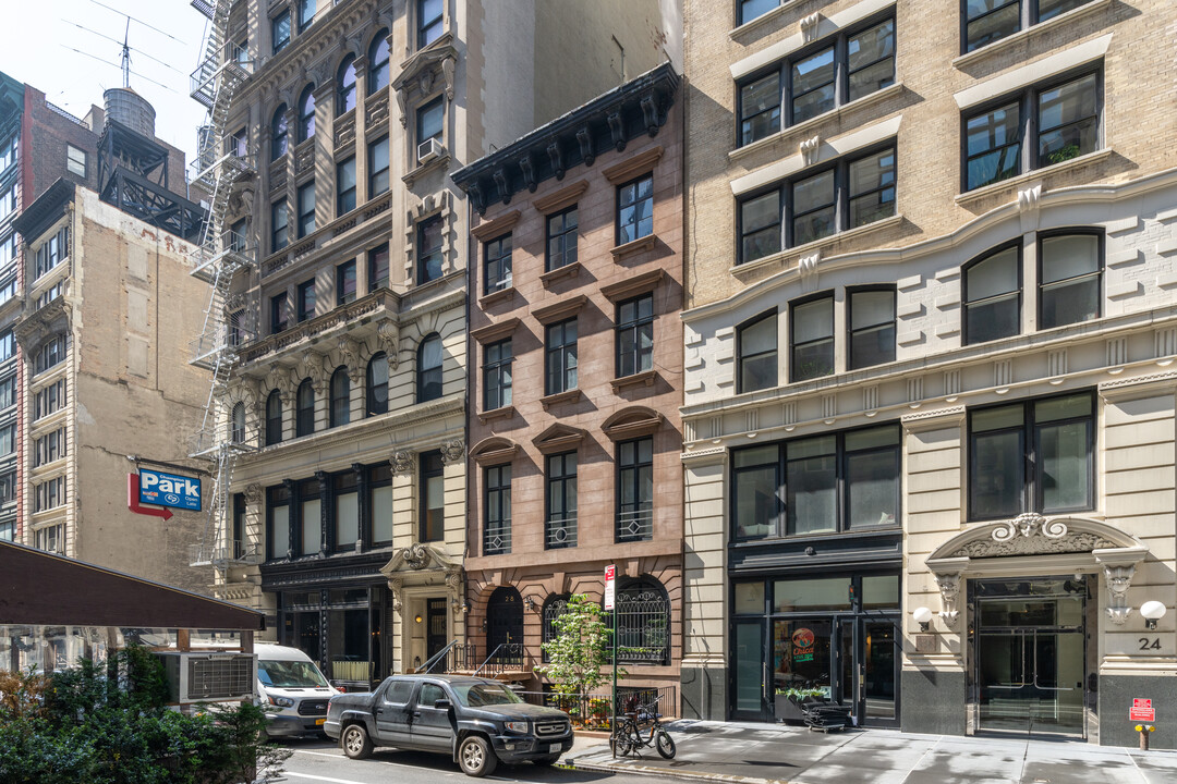 28 E 21st St in New York, NY - Building Photo