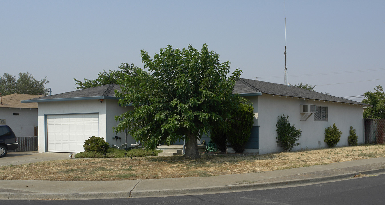 1200-1299 Hillcrest Ave in Antioch, CA - Foto de edificio