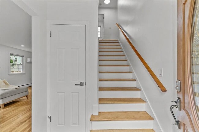 12 Granada Terrace in Middletown, RI - Building Photo - Building Photo