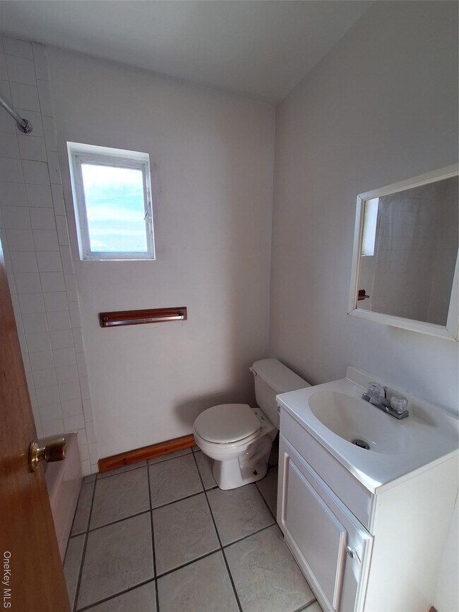 2071 Ulster Ave in Lake Katrine, NY - Building Photo - Building Photo