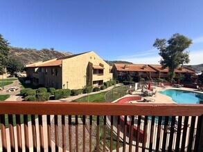 14203 N 19th Ave in Phoenix, AZ - Foto de edificio - Building Photo