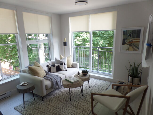 1716 Napier St in Vancouver, BC - Building Photo - Building Photo