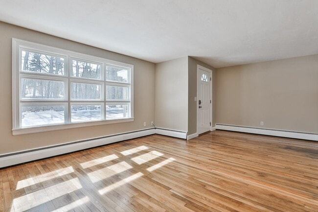 9 Sunset Ln in Bedford, NH - Foto de edificio - Building Photo