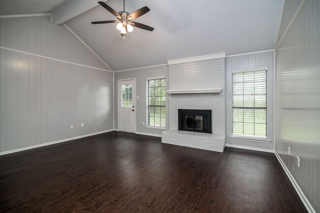 709 Parkview Dr in Burleson, TX - Building Photo - Building Photo