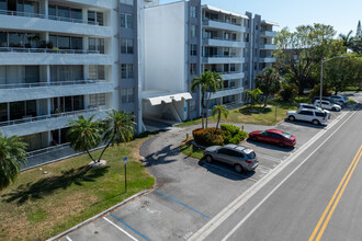 The Vintage in Bay Harbor Islands, FL - Building Photo - Building Photo