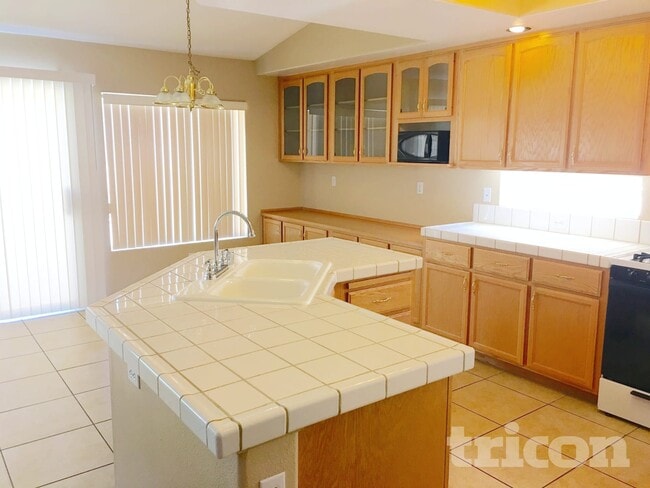 1426 Silver Glen Ave in Las Vegas, NV - Building Photo - Building Photo