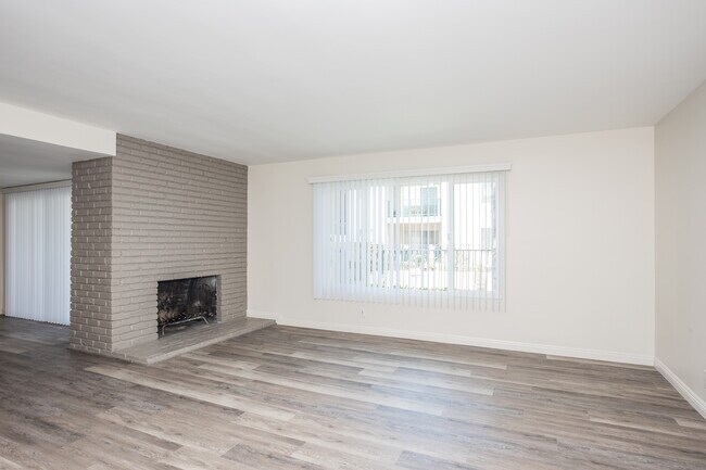 Florentine Apartments in Downey, CA - Foto de edificio - Interior Photo