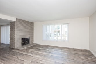 Florentine Apartments in Downey, CA - Building Photo - Interior Photo