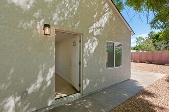 7916 Etiwanda Ave in Los Angeles, CA - Building Photo - Building Photo