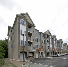 Riverbend East Apartments in Wappingers Falls, NY - Foto de edificio - Building Photo