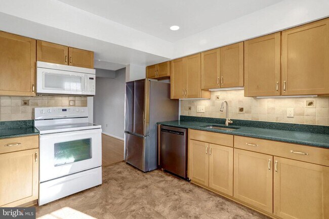 6576 Yadkin Ct in Alexandria, VA - Building Photo - Building Photo