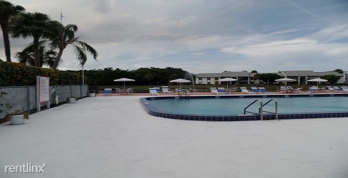 1002 Green Pine Blvd-Unit -Apt A1 in West Palm Beach, FL - Building Photo