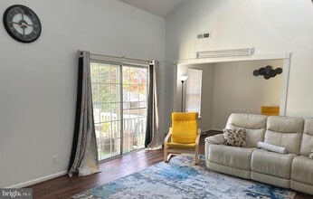 704B Trescott Pl in Mount Laurel, NJ - Building Photo - Building Photo