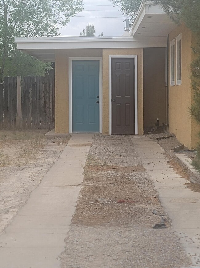 1713 N Delaware Ave in Roswell, NM - Building Photo - Building Photo