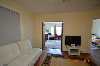 83 Summit Ave in Summit, NJ - Building Photo - Building Photo