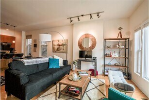 1407 N Wicker Park Ave in Chicago, IL - Building Photo